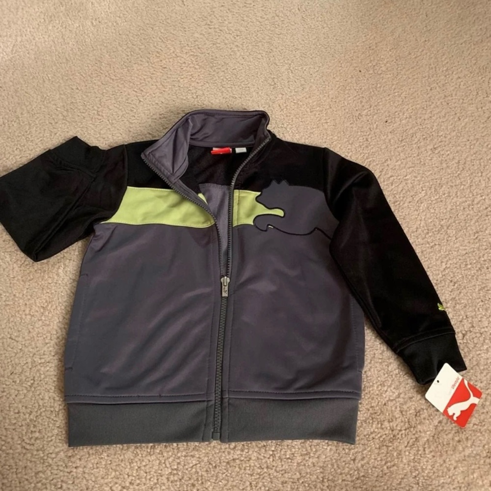 Puma Boys size 4, sweatshirt. New